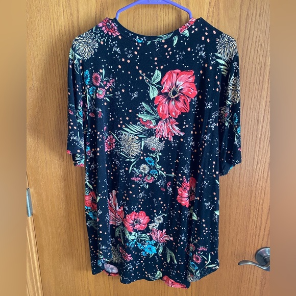 Maurices 24/7 Women’s Pull Over Short Sleeved Top - Picture 3 of 5